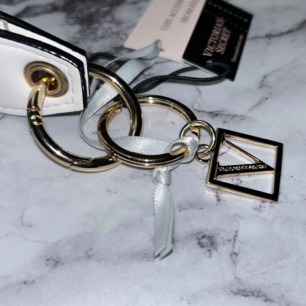 Victoria's Secret key holder Wristlet Keychain signature V NWT - Picture 10 of 12